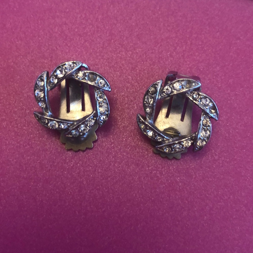 Vintage Rhinestone Wreath Clip On Earrings